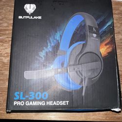 Garage Sale! 12 Headphones 