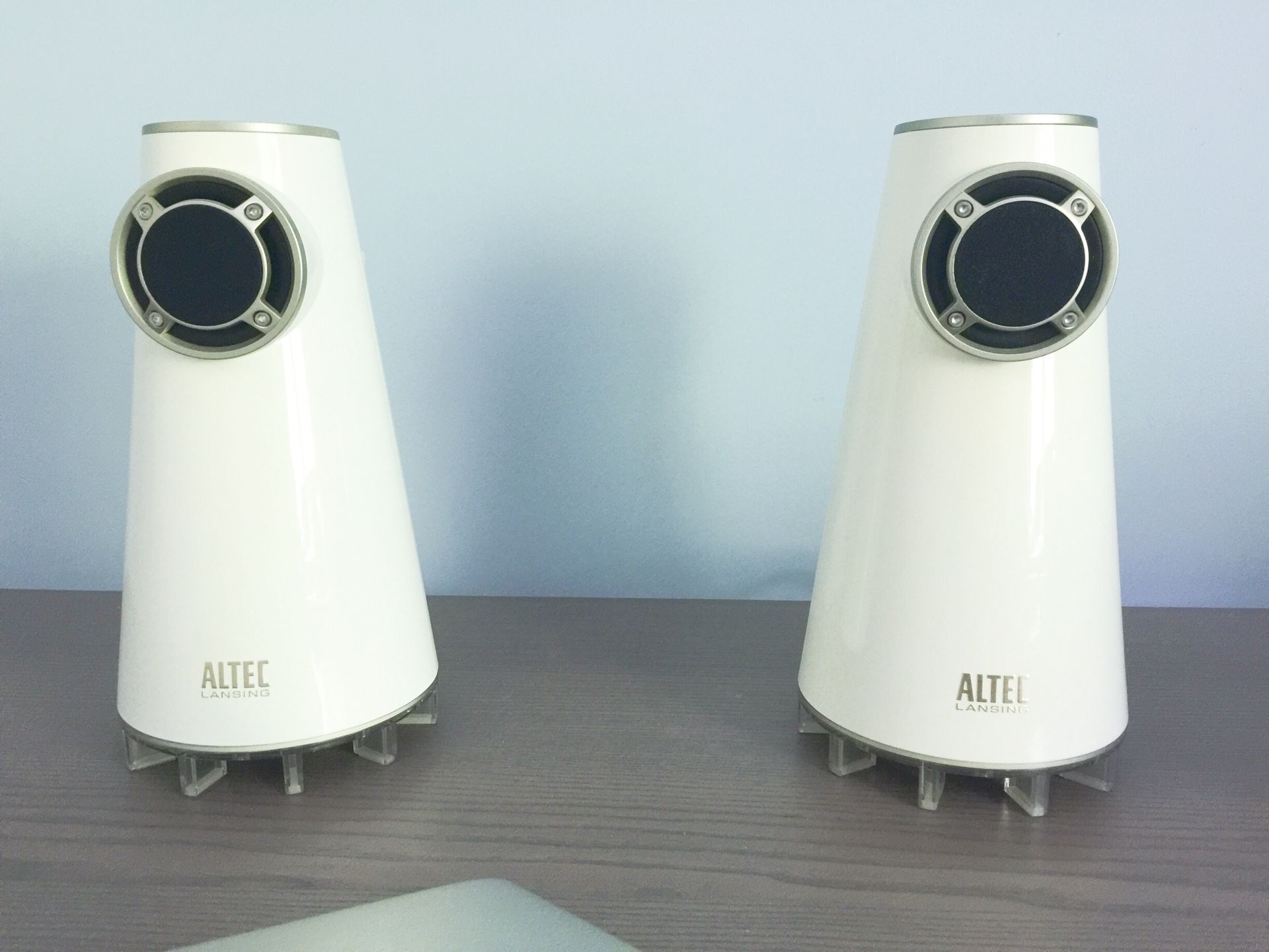 Altec Lansing FX3022 Expressionist Bass 2-Way Speaker