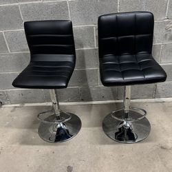 Black Adjustable Bar Stools (Set of 2) – Modern / Swivel / Like New 60$ cash
