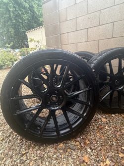 285/35 R24 Land Rover