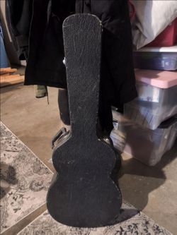Title: Acoustic Guitar Hard Case – Used, Solid, No Brand