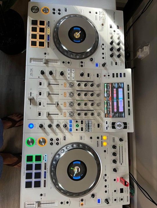 Pioneer-XDJ-XZ White Edition