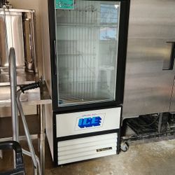 True GDIM-26  Refrigerator 