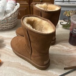 UGGS Classic Short Boots