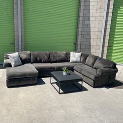 *Free Delivery* Gray Ashley Sectional Couch Sofa 