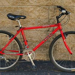 Trek Classic Bike - Medium - Mint Condition 
