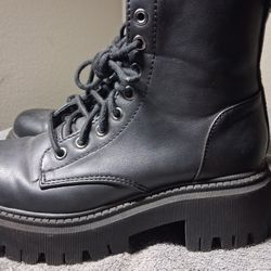 Womans Size 7 Boots