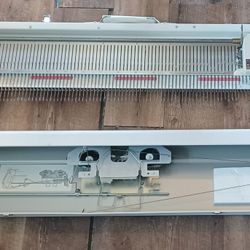 Singer Chunky Knitter Model 151