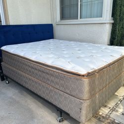 CAMA FULL SZ CABECERA DE TELA TAPIZADA MARCO DE METAL BOX  SPRING Y  COLCHON USADA BUENA CONDICIÓN 