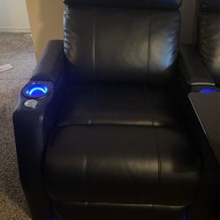 Reclining theater chairs (4)