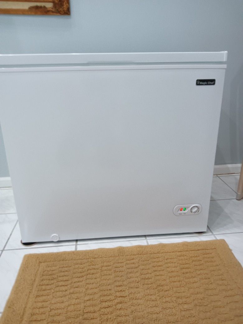 Magic Chef White Chest Freezer 7 Cu.Ft for Sale in Miami, FL OfferUp