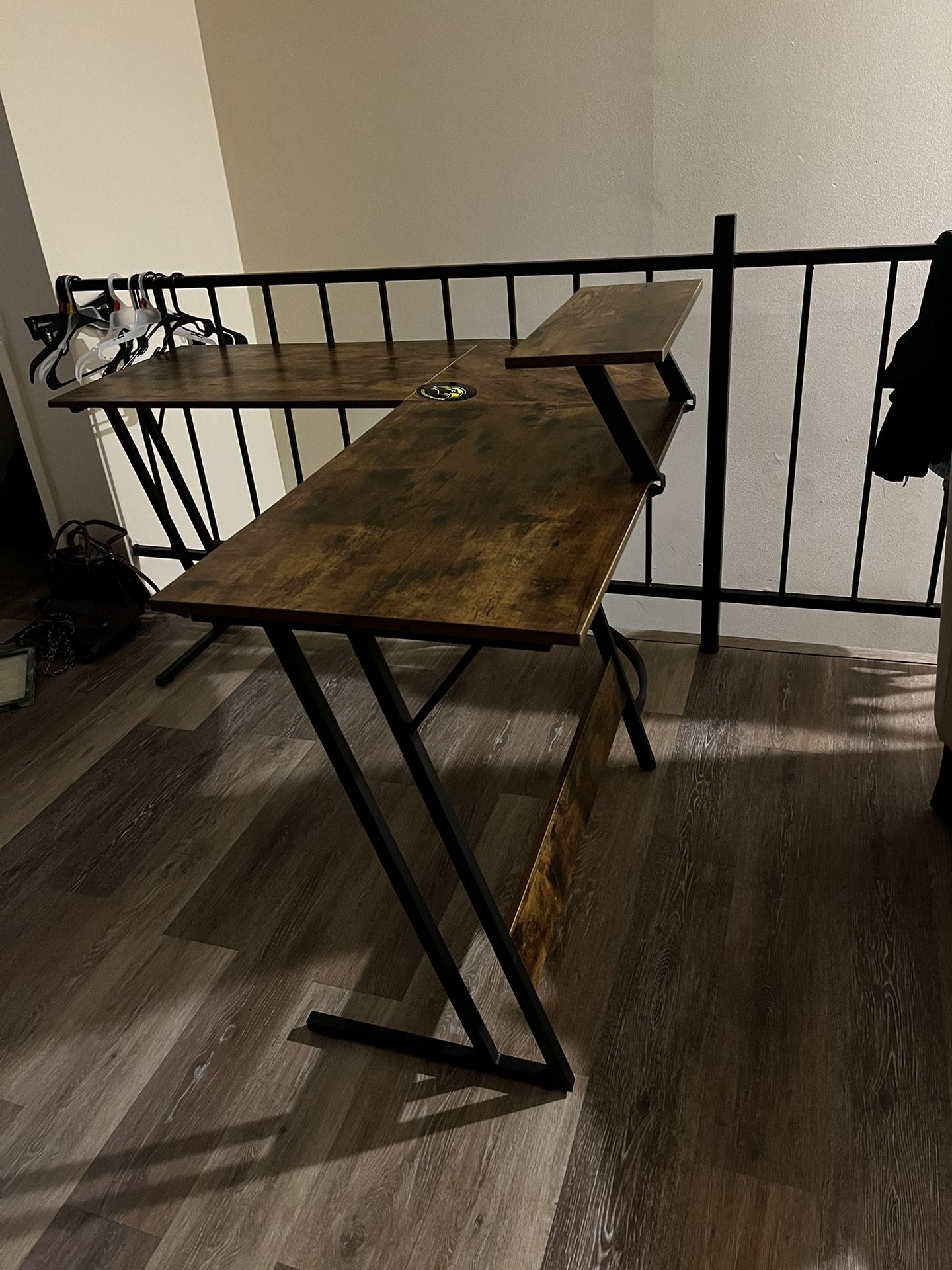 L-shaped Gaming/Office Desk