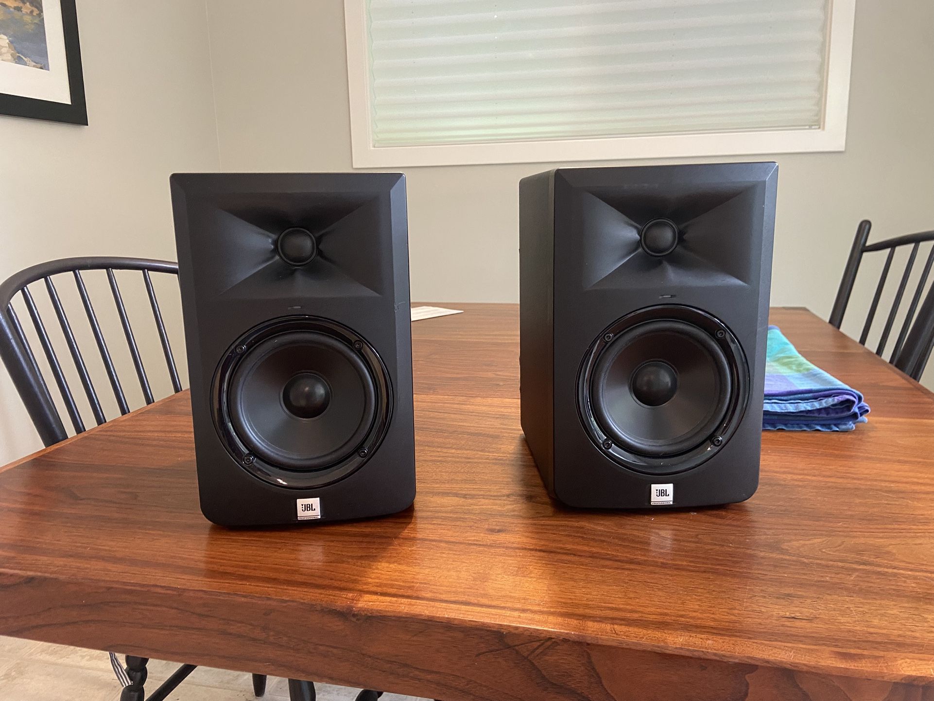 JBL LSR305 Pair