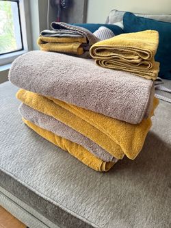 Set of assorted gray and yellow towels