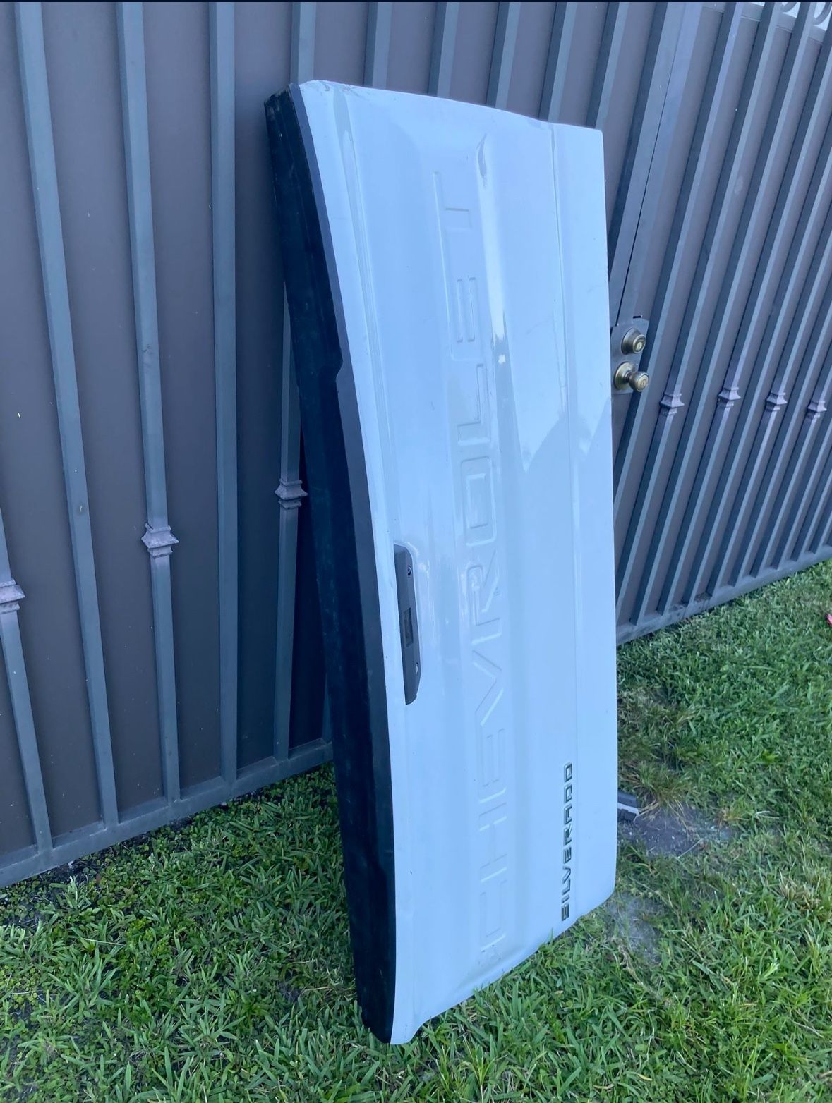 Chevrolet Silverado 20 21 22 23 24 Tailgate White