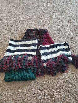 Chunky knit/fringe scarf, 100% acrylic. $20