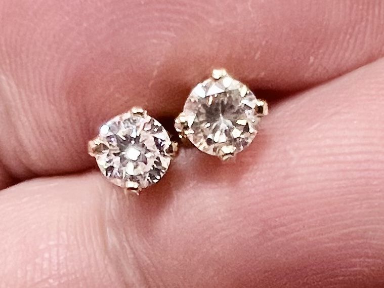 💎 Exquisite 14K Yellow Gold .76CT Diamond Stud Earrings