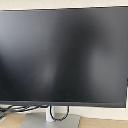 24 Inch Dual Monitors With A Docking Station