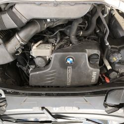 Bmw X1 Sdrive 28i 2015  E84 Full 17k Engine / And Part Out 
