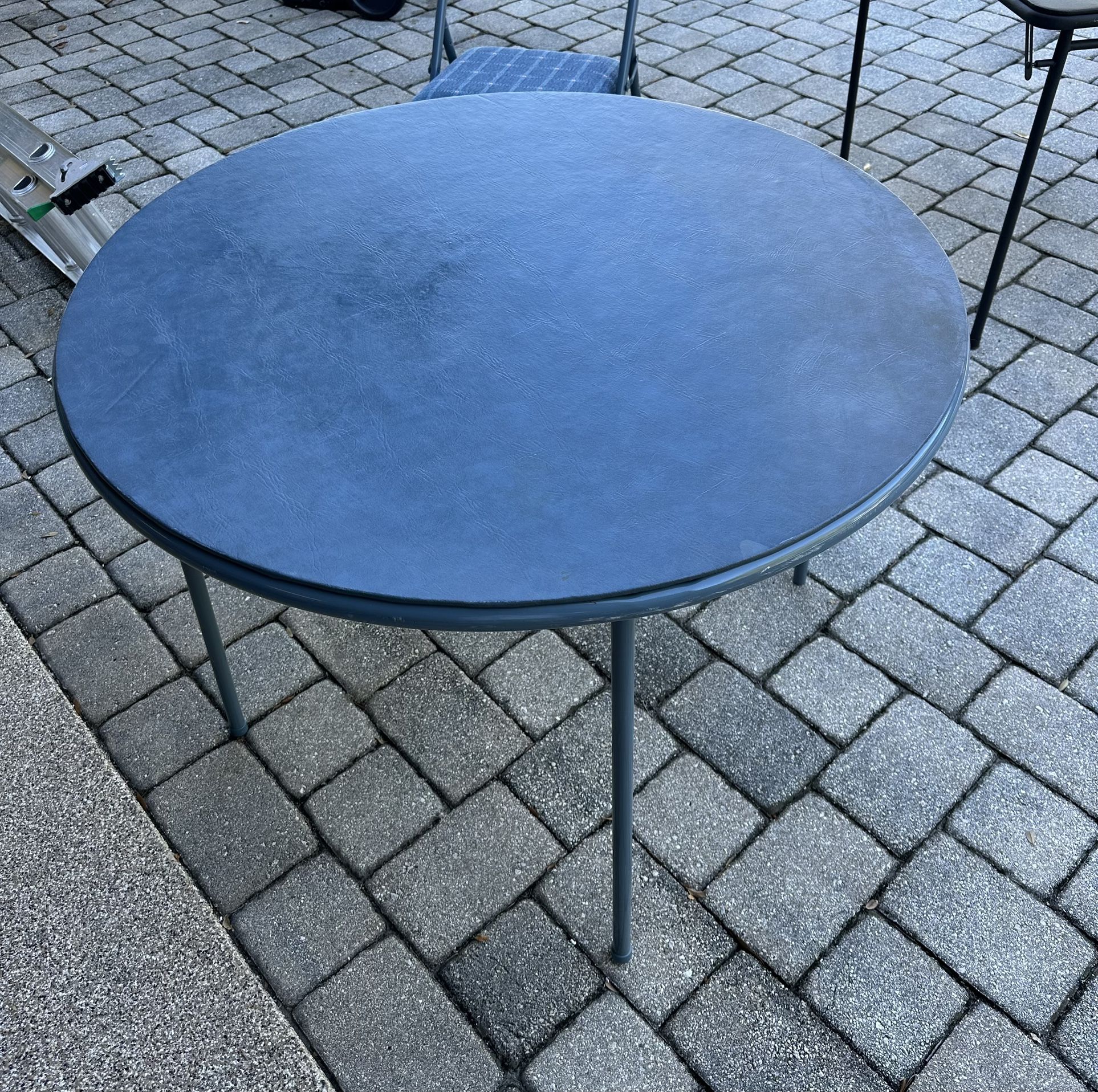 39” Round Card Table W/ 6 Cushioned Chairs