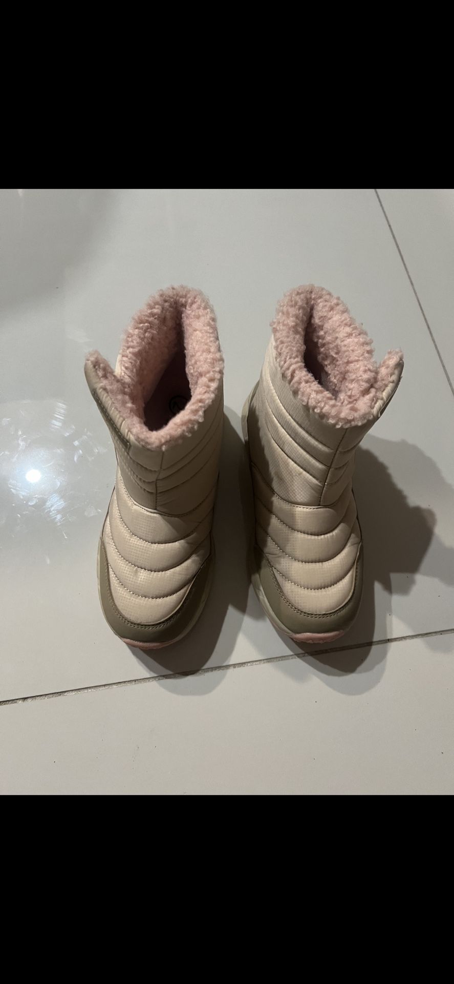 boots winter / girls size 2/ used 1 day/ almost new