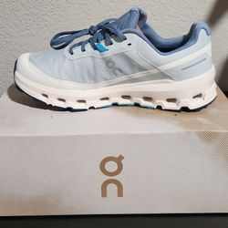 On Cloud Running Shoes Size 8 W