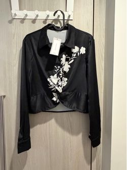 New with Tag Black Satin Cropped Button-Front Top with Floral Print