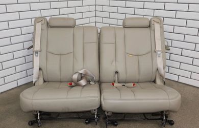2004 Cadillac Escalade seats