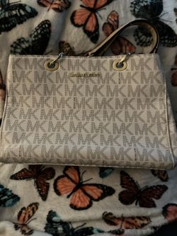 White Micheal Kors Purse