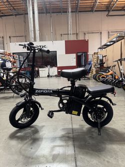 Folding electric bicycle