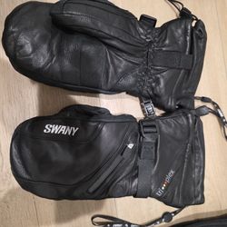 Snowboard Gloves And Helmet 