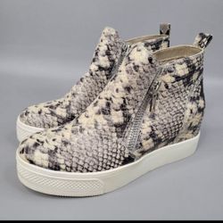 8 Steve Madden Hidden Wedge