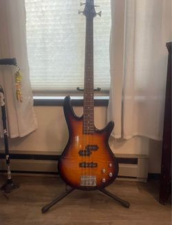 Bass with stand amp set