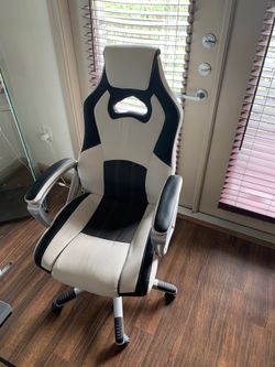 White and black gaming/office chair