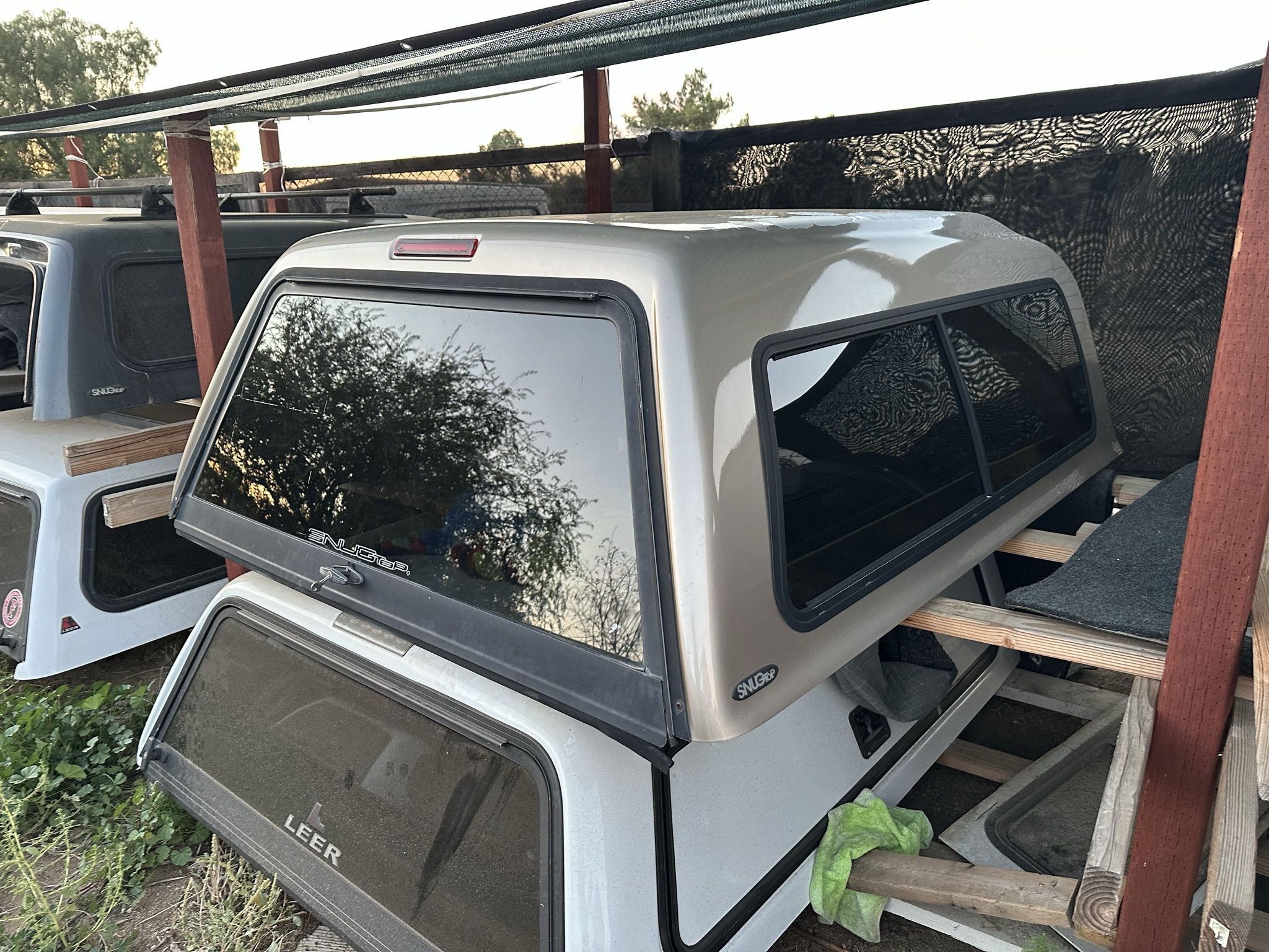 Camper Shell Toyota Tundra 6.5ft Bed 2000 To 2006 for Sale in Perris ...