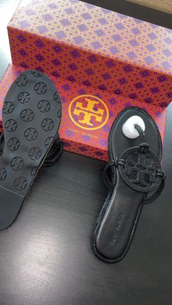 Women’s sandals Size: 8,9