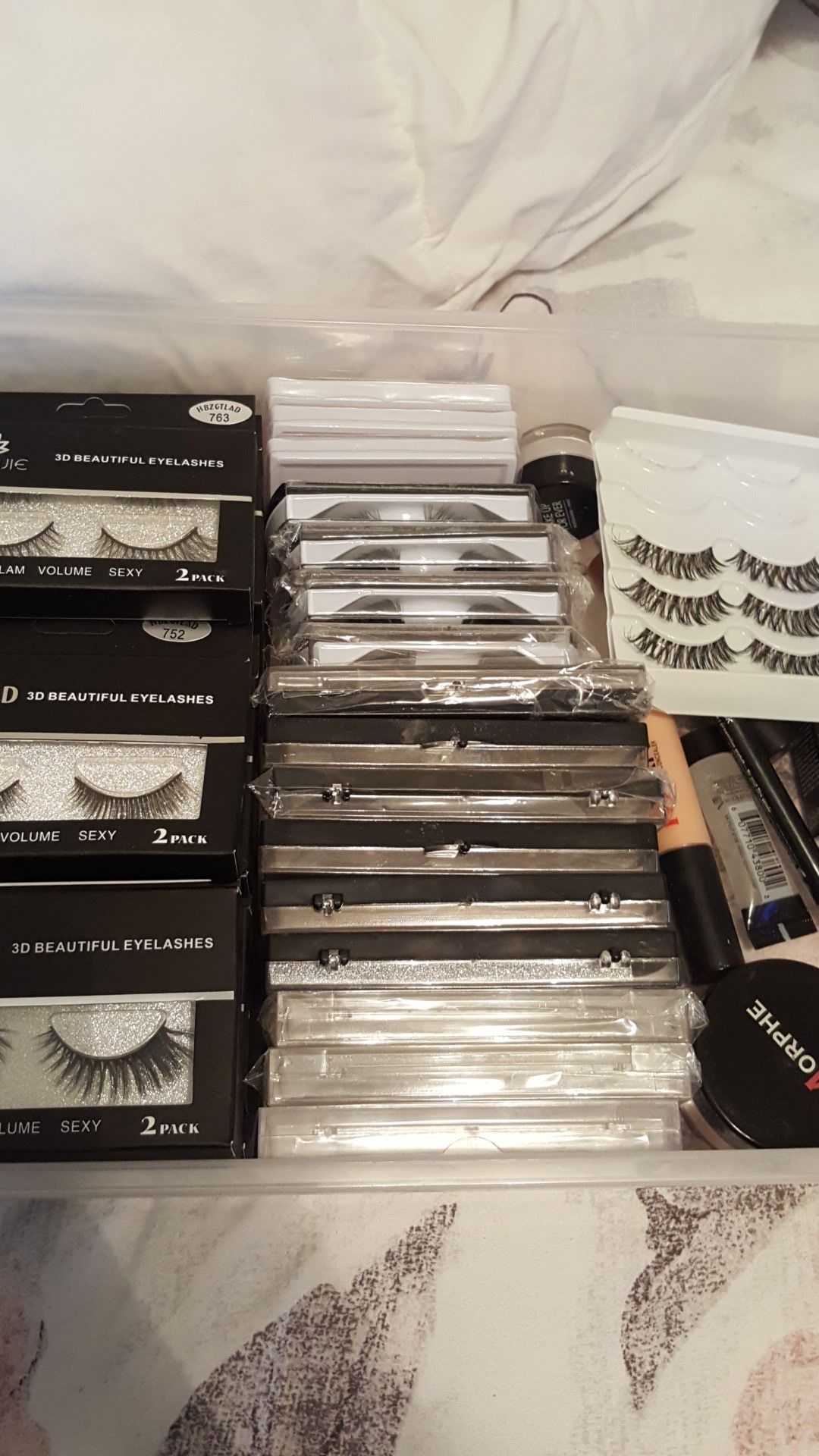 eyelashes