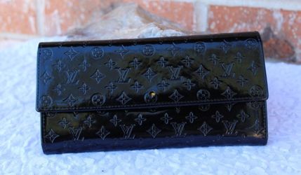 Louis Vuitton Monogram Sarah Wallet