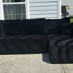 Black Sectional Couch - Can Deliver🛻