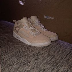 Jordan Spizike Low "Sanddrift/Vast Grey/White". 