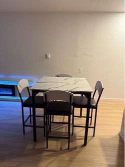 Brand New Dining 4 Person Set