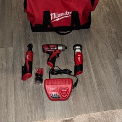 Milwaukee M12 Impact, Ratchet , Light And Bag 