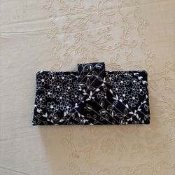 Ladies Wallet - 7” x 3 3/4” x 6 1/2”