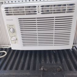 Fridgeaire  110 V Ac Window Unit  5000 Btu