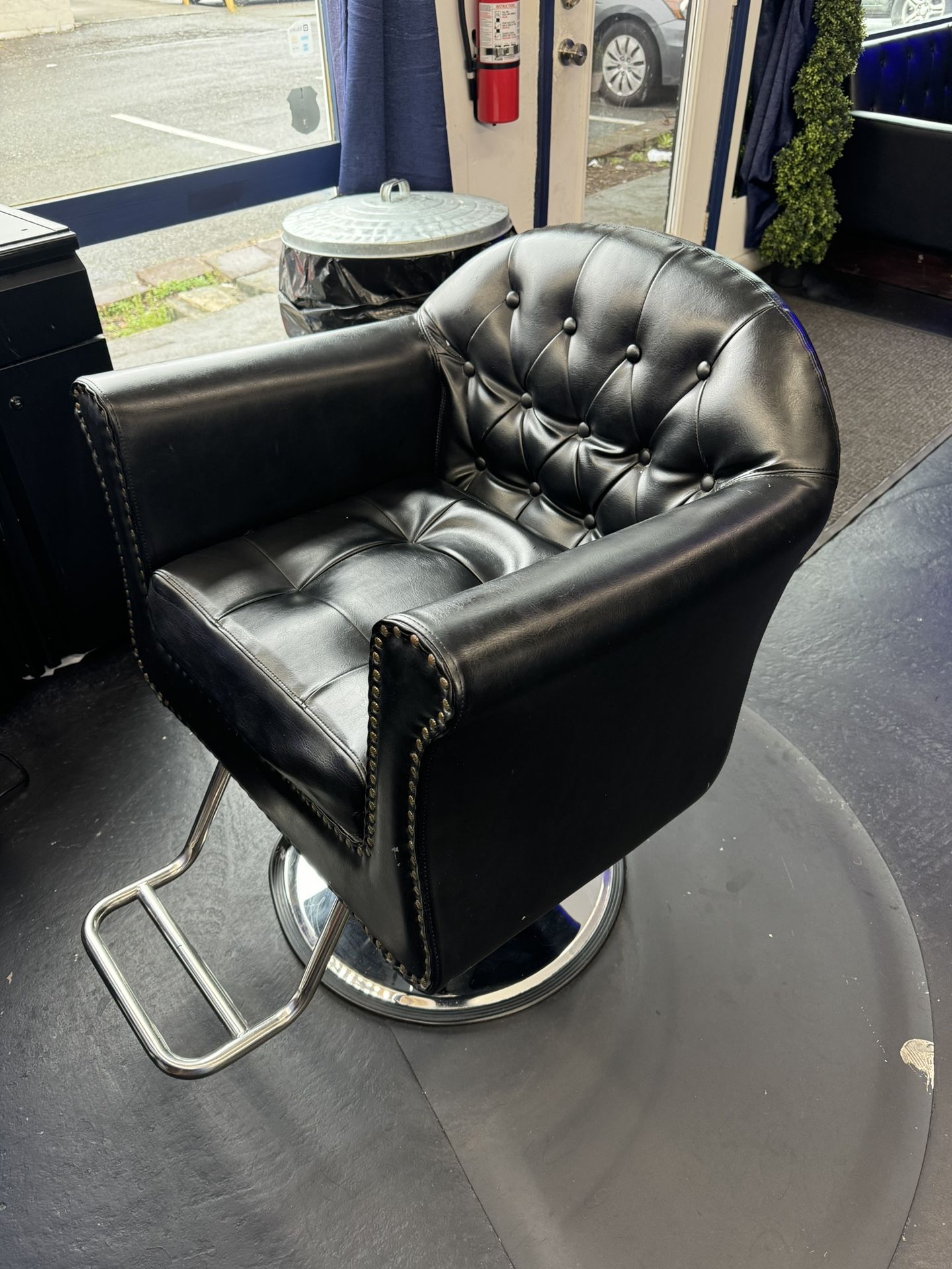 Salon Chair