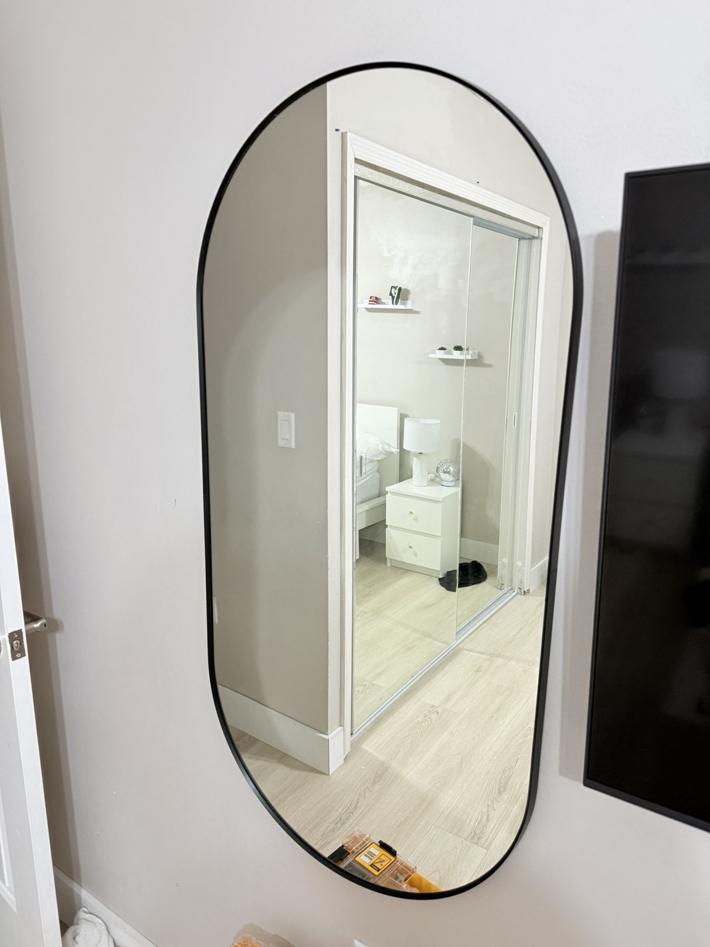 Modern Oval Mirror – Black Metal Frame (Like New) 