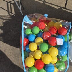 Play Pit Balls 