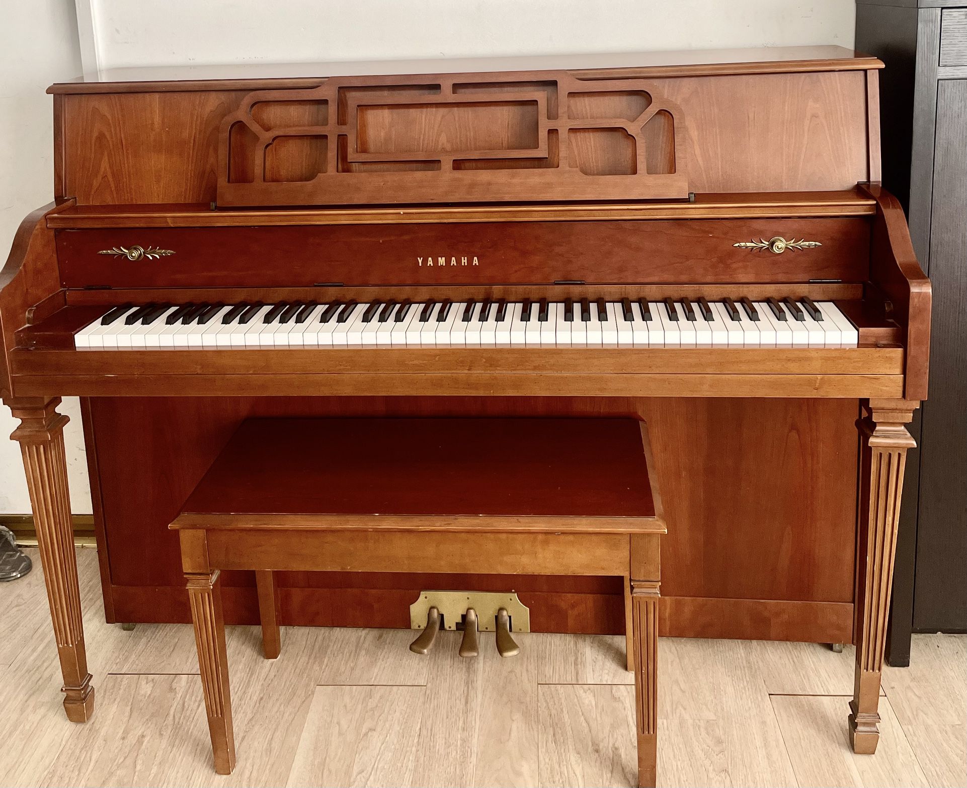 Excellent Condition 1996 Yamaha Piano M500 Will Deliver 