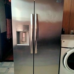 Refrigerator need it out my apartment by wednesday may 5/28/2025 it has to be exactly on wednesday may 5/28/2025 not before must pickup 