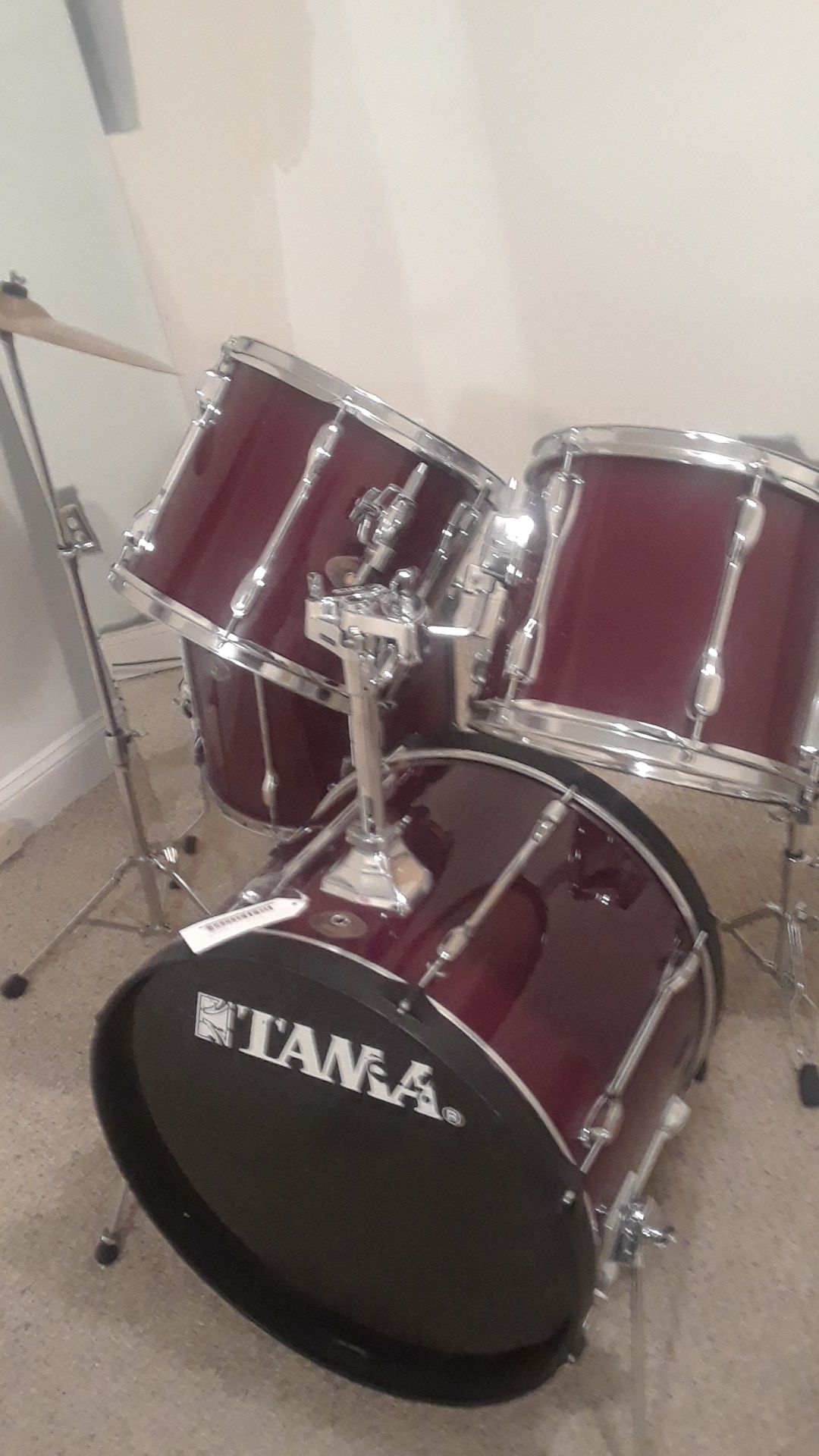Tama 5 piece drum set like new condition